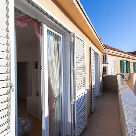 Апартаменти Three Wells Задар